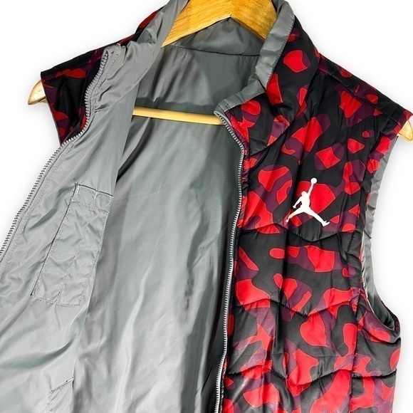 Nike Air Jordan Jumpman Reversible Quilted Puffer Vest, Red Camo/Grey, Size XS - Picture 4 of 12